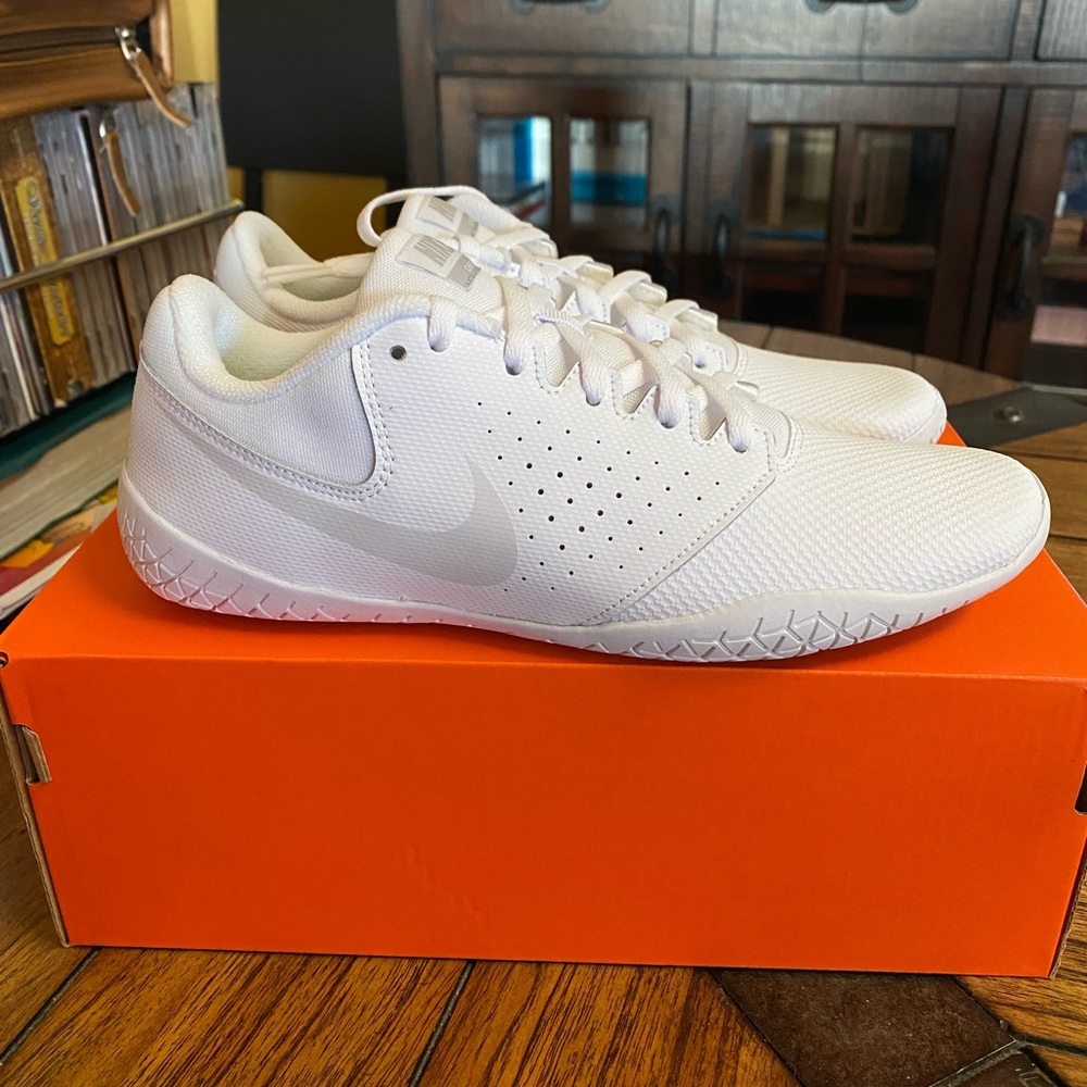 Nike Cheer Sideline IV, Size 7